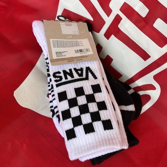 VANS “Off The Wall” Men’s 2 socks set 
NWT - Picture 3 of 16
